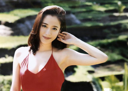 短報 モーニング娘 小田さくら 歌だけでなくアナウンスの声までエレガントな写真集発売記念お話し会 エンタメアライブ